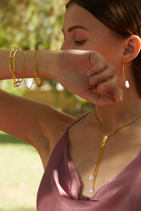 the classy chain of allure golden bracelet