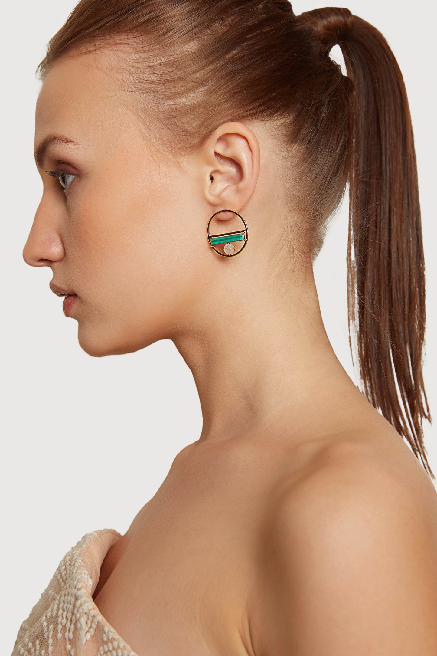 Effortlessely chic and stylish golden geometric earrings