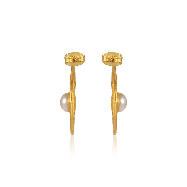 The entangled golden pearl earrings