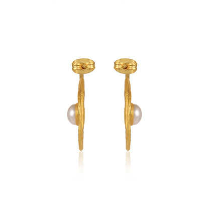 The entangled golden pearl earrings