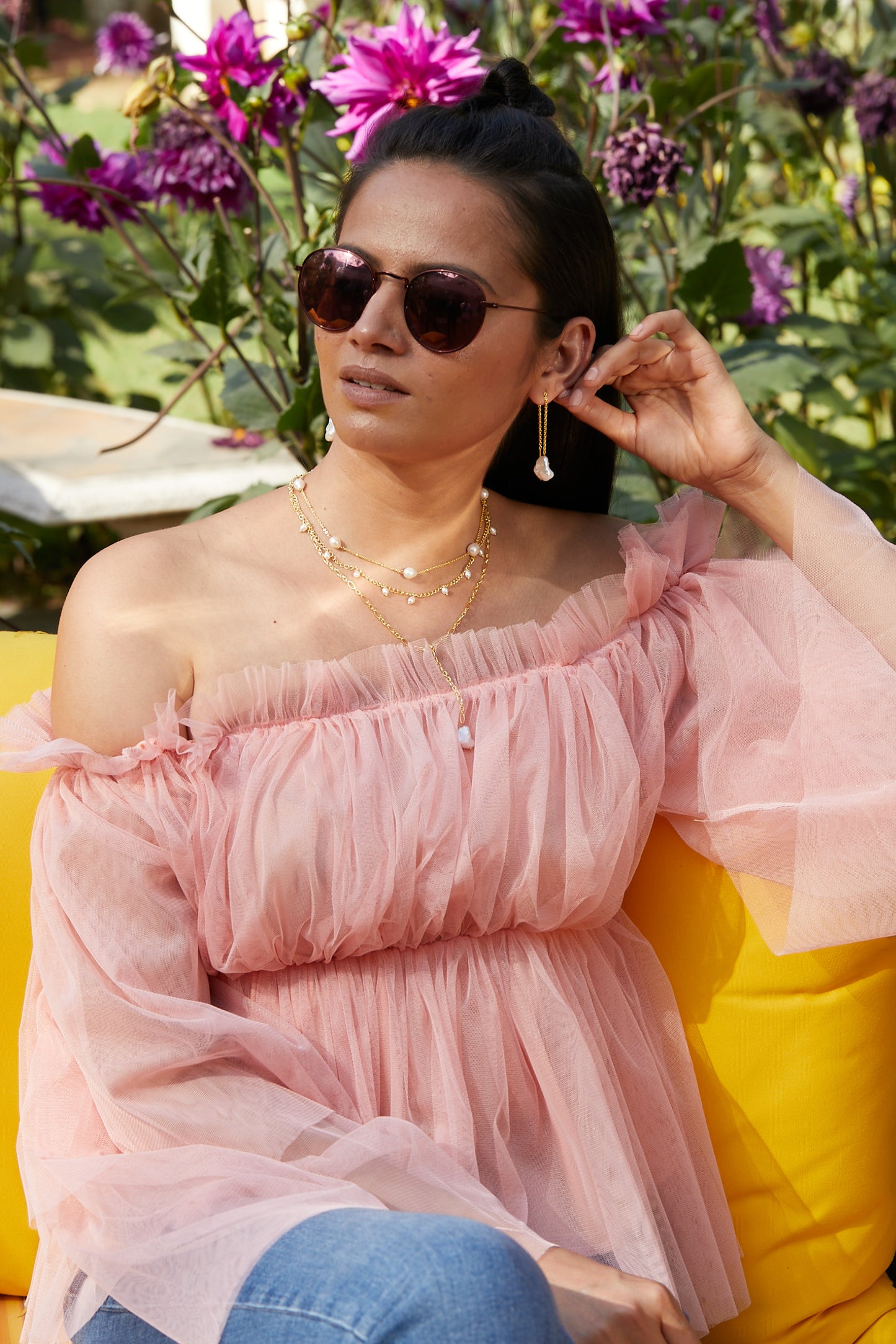 the showstopper pearl and gold necklace