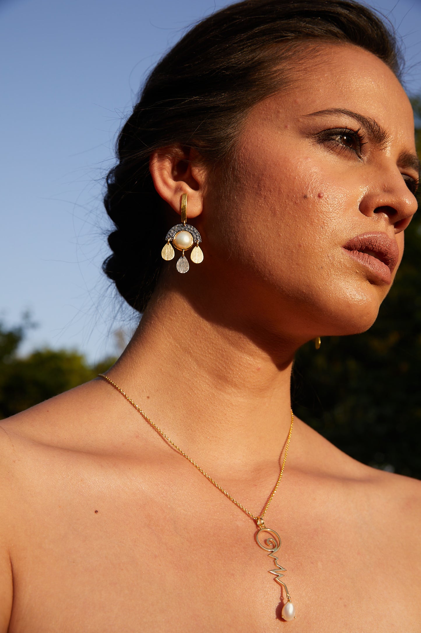 the reminiscence of nature pearl earrings.