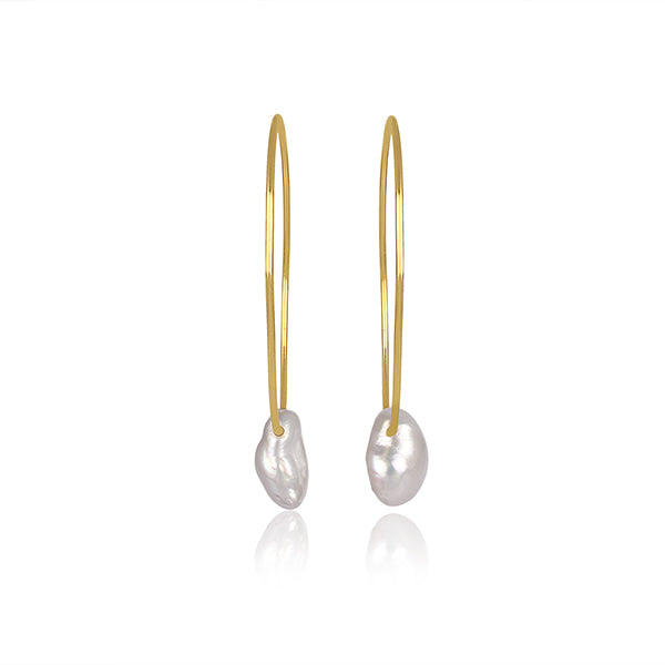 the geometric chic pearl hoop earrings.