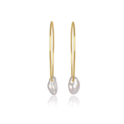 the geometric chic pearl hoop earrings.