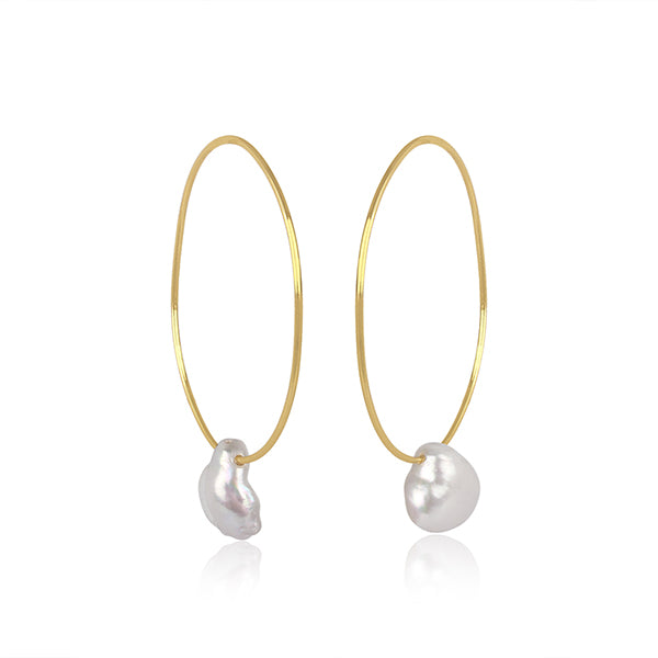 the geometric chic pearl hoop earrings.