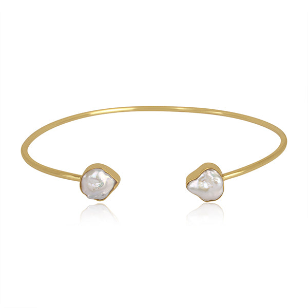 eternally stylish golden pearl necklace