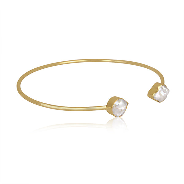 eternally stylish golden pearl necklace