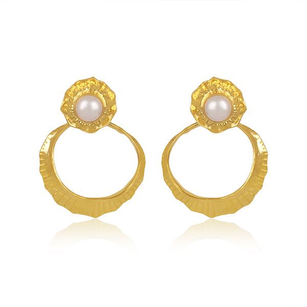 A glimmer of shimmer embelished golden earrings.