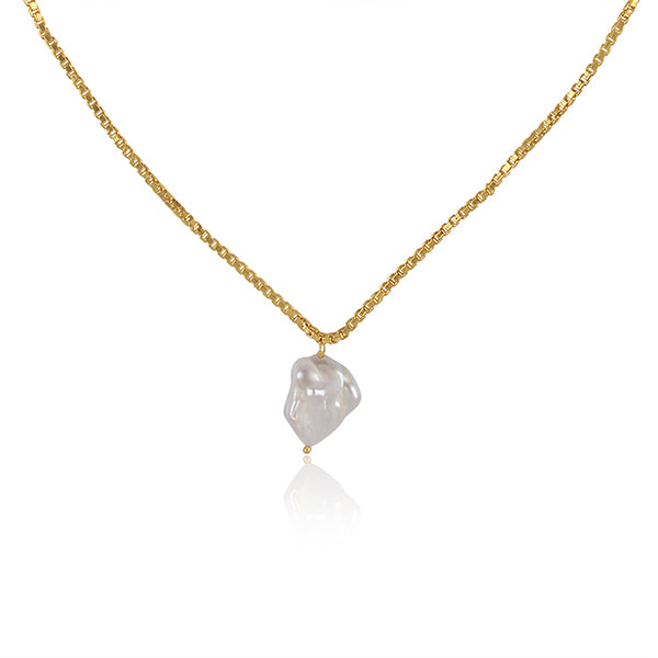 the little dainty pearl necklace