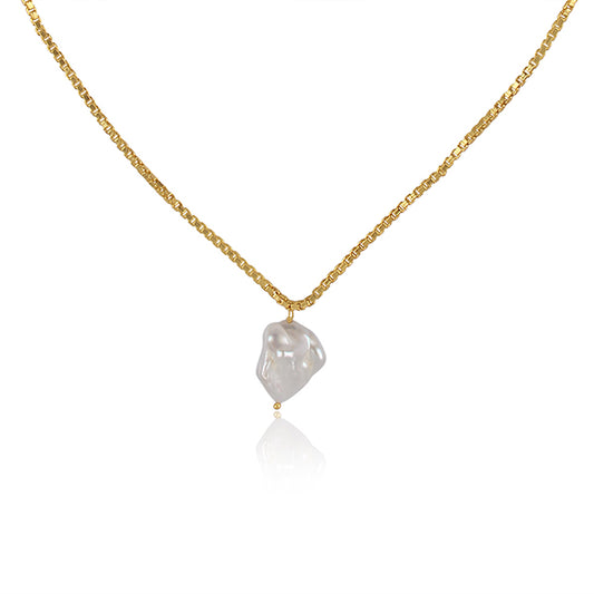the little dainty pearl necklace
