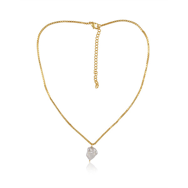 the little dainty pearl necklace