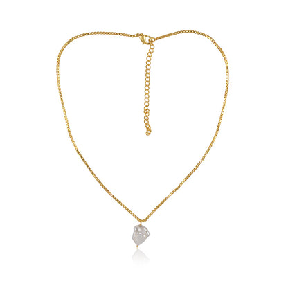 the little dainty pearl necklace