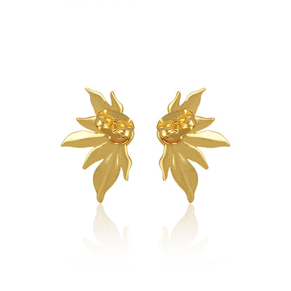 simplicity is endearing, precious golden pearl earrings.