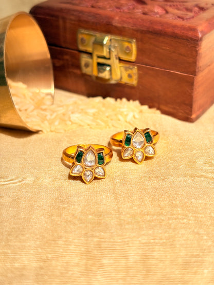 Ethnic Floral Emerald Green Kundan Toe Rings