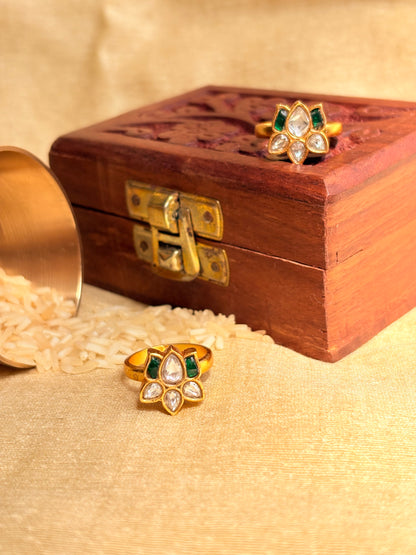 Ethnic Floral Emerald Green Kundan Toe Rings