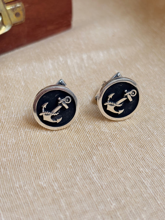 Anchor style cufflink