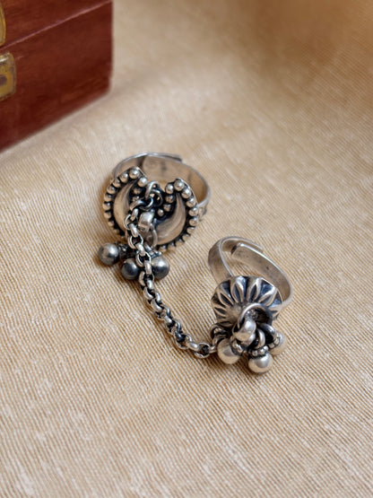 OXIDISED DUAL FINGER CHAIN RING