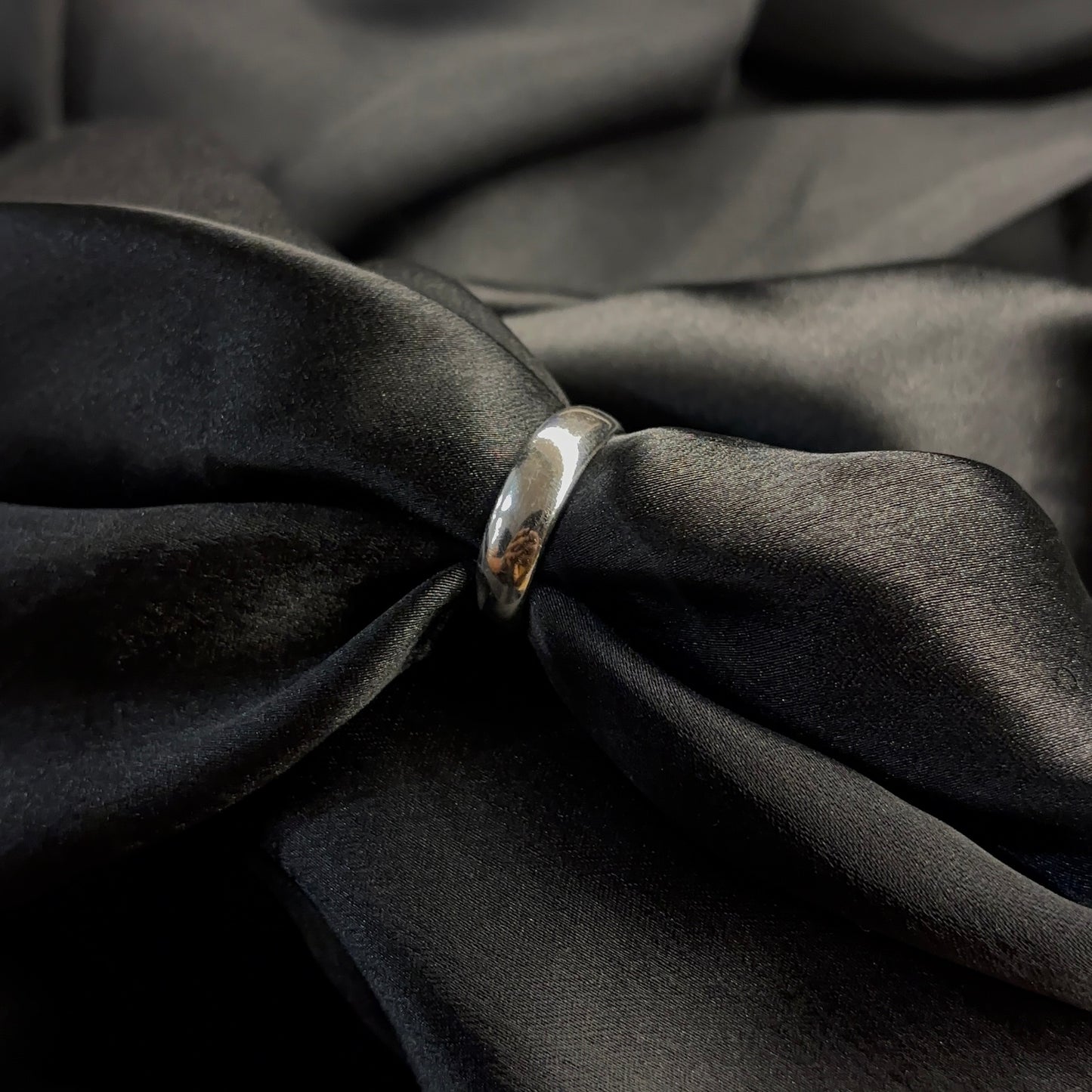 The Signature Band Silver ring